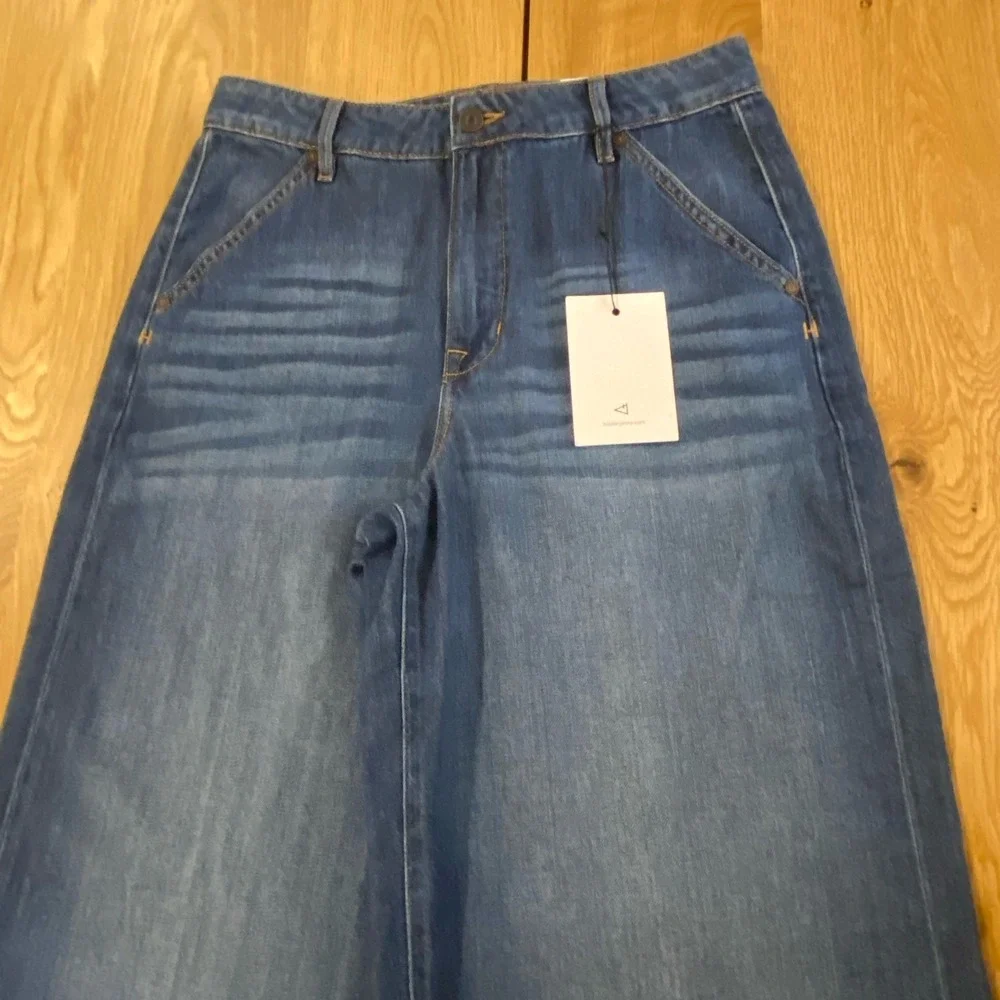 Hidden High Rise SuperWide Leg Jean trouser Size 28 Medium Wash Blue Women's NWT